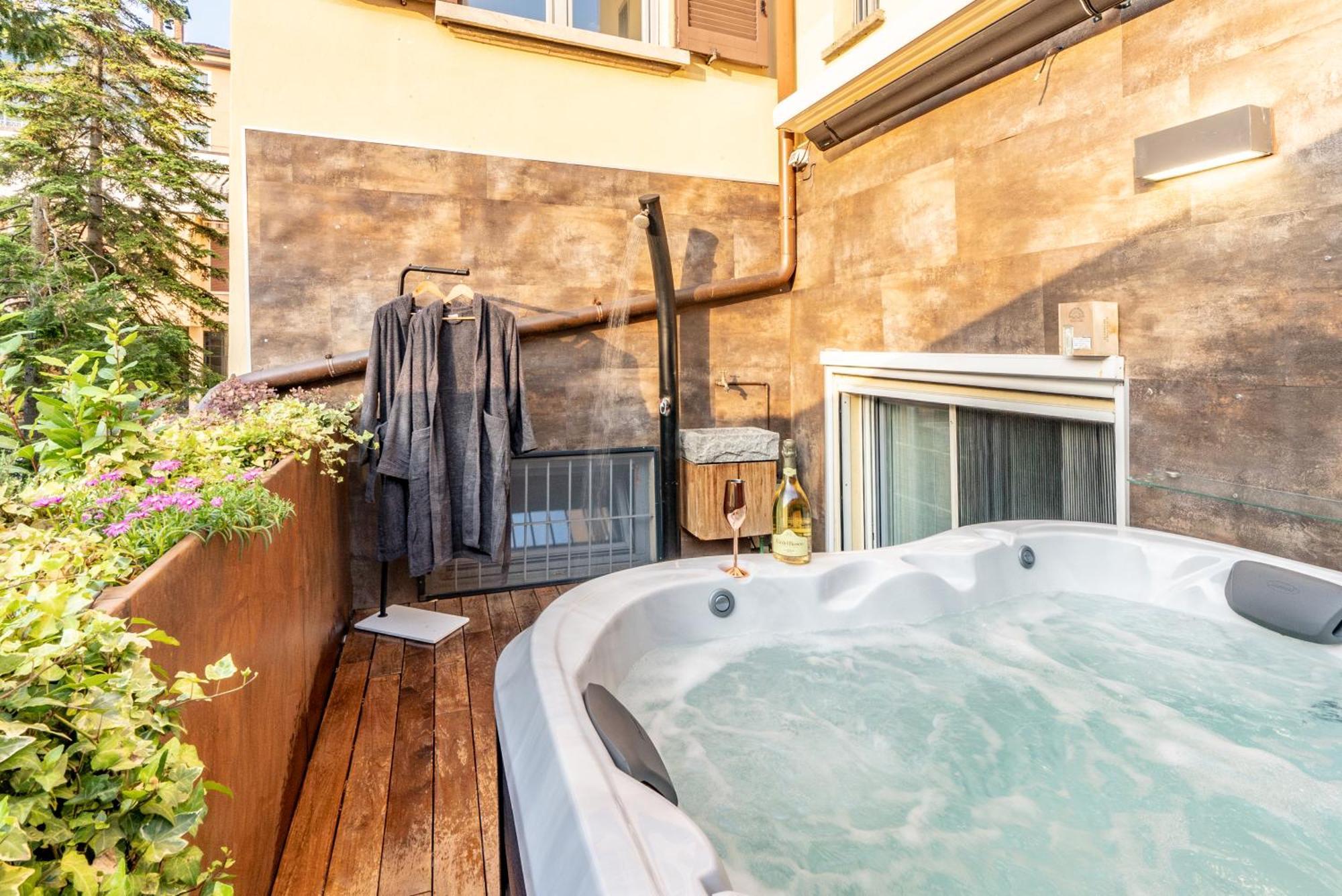 Luxe & Central Haven - Jacuzzi, Sauna, Steam, Private Parking Como Zewnętrze zdjęcie