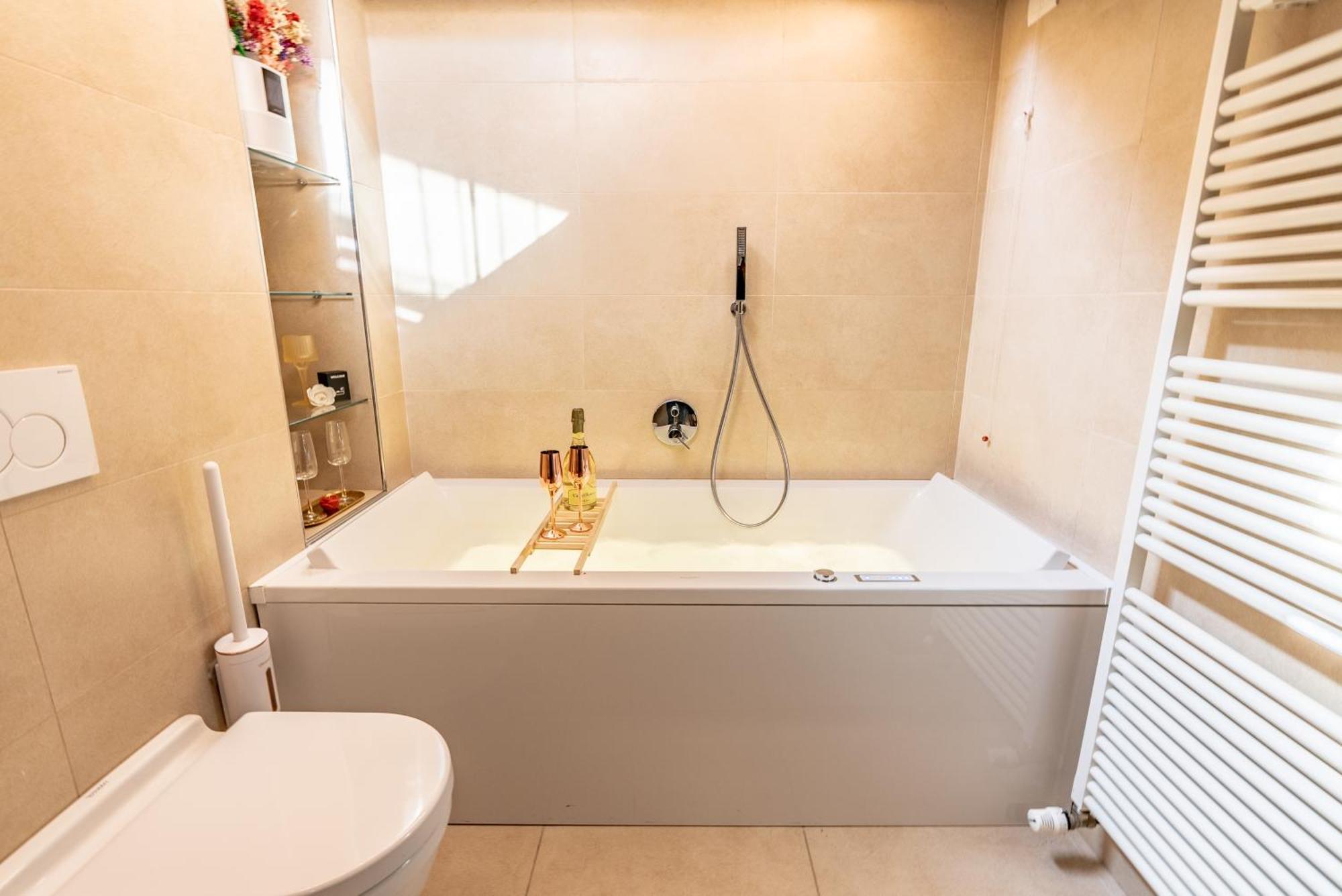 Luxe & Central Haven - Jacuzzi, Sauna, Steam, Private Parking Como Zewnętrze zdjęcie